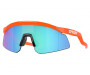 Päikeseprillid OAKLEY Hydra Neon Orange Prizm Sapphire Neon Orange Prizm Sapphire